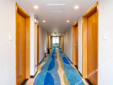 Tian Di Ren He Lian Suo Jiu Dian (Ji Nan He Xie Guang Chang Er Tong Yi Yuan Dian )