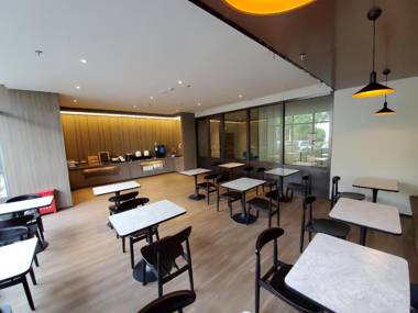 Hanting Hotel Haiyan Wuyue Plaza