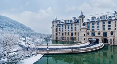 Yinrun Jinjiang Castle Hotel