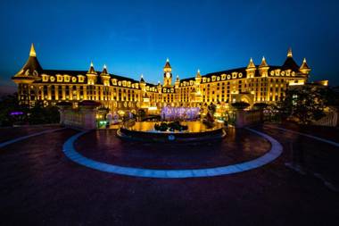 Yinrun Jinjiang Castle Hotel
