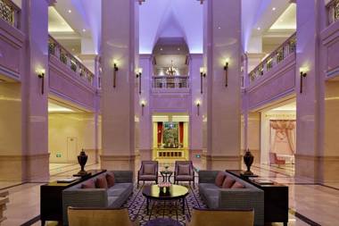 Yinrun Jinjiang Castle Hotel