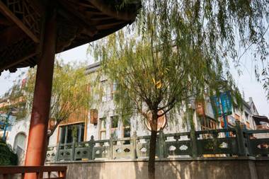 Floral Hotel Yingxi Riverside Deqing