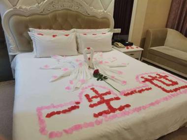 Ya Feng Jiu Dian Hui Zhou Xi Hu Qi Che Zong Zhan Dian