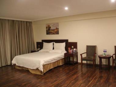 GreenTree Inn Shuanggang YiliJing Railway Station Business Hotel