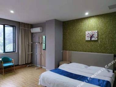 Tuji Hotel (Huaihe Road Pedestrian Street)