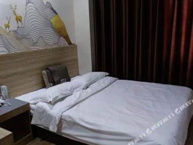 Tuji Hotel (Huaihe Road Pedestrian Street)