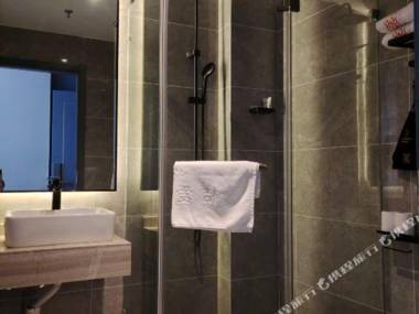 Lujiang Juai Guangneng Hotel