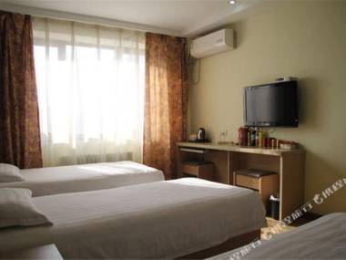 Yijia Express Hotel (Hongqi Main Street)