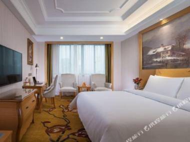 Vienna International Hotel (Yuhang Yuhang High Speed Railway Station)