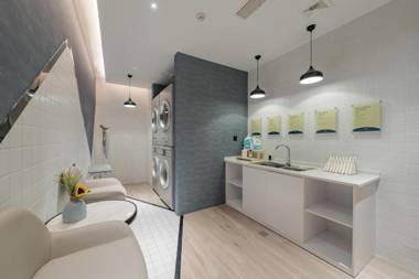 Atour Hotel Hangzhou East Railway Station