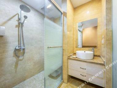 Tropical Rain Forest Hotel (Hangzhou Guihua West Road Subway Station)