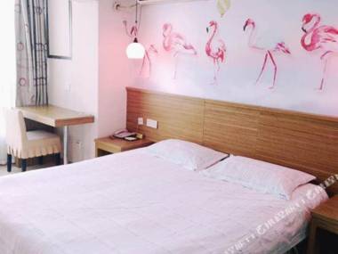 Luola Fengqing Holiday Hotel (Hangzhou Xiasha Xueyuan Street)