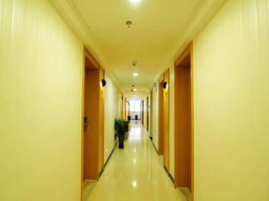 IU Hotel Guiyang Huaguoyuan Xiao Che He Shi Di Park Branch