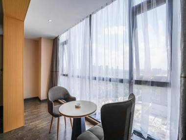 Thank Inn Chain Hotel Guizhou Guiyang Guanshan Lake Huarun International Community