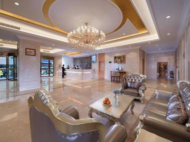 Vienna Hotel Guiyang Qianlingshan Park Yan'an West Road Metro Station