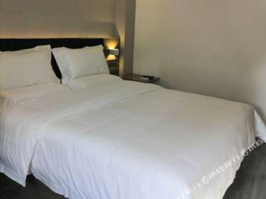 7Tian You Pin Jiu Dian (Gui Yang San Qiao Bei Lu Dian )