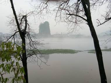 Guilin In The Water Side Country House