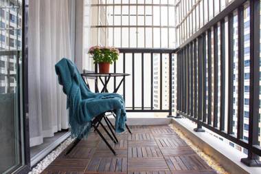 Path Cross Guesthouse strolling along the river