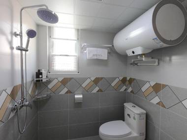 Path Cross Guesthouse strolling along the river