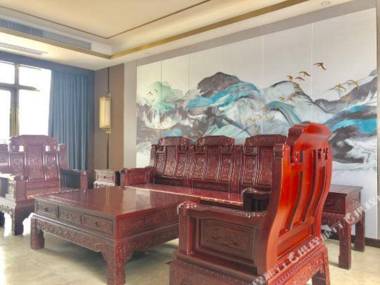 Gold Phoenix Hotel