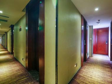 XingHe Business Hotel (Railway Station & Yuexiu Park Branch)