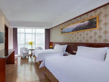 Vienna Hotel Shiqiao Metro Station