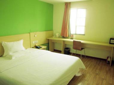 7Days Inn Guangzhou Panyu Chimlong South Railway Station