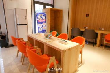 7Day Premium Chengdu Railway East Station Capitaland Square Branch