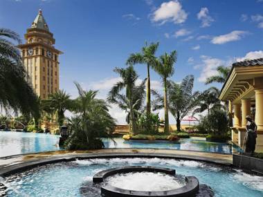 Chateau Star River Hotel