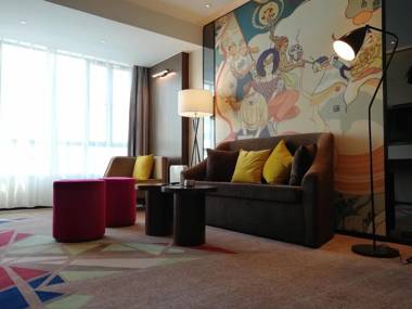 Zmax Guangzhou Sanyuanli Metro Station