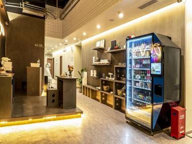 Puzzle Hotel Guangzhou Fenghuang New Village Subway Station