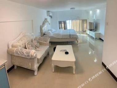 Wanlong International Apartment (Guangzhou Xiangxue Metro Station)