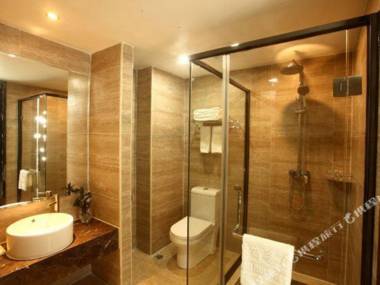 Guang Zhou Jing Yuan Shang Wu Jiu Dian Jing Xi Nan Fang Yi Yuan Di Tie Zhan Dian