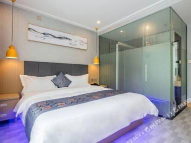 Yi Mi Jiu Dian (Guang Zhou Luo Gang Xiang Xue Di Tie Zhan Dian )