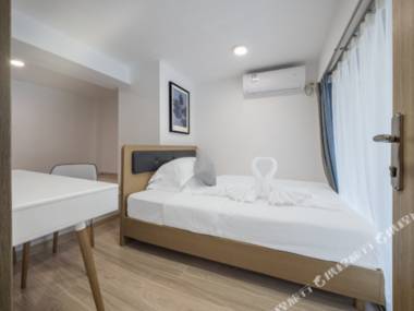 Golden Leaf Mid-hill Spa Apartment