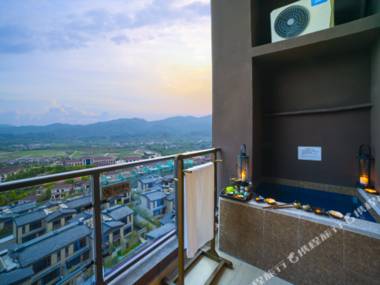 Golden Leaf Mid-hill Spa Apartment