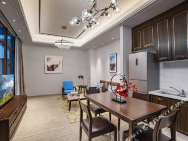 Golden Leaf Mid-hill Spa Apartment