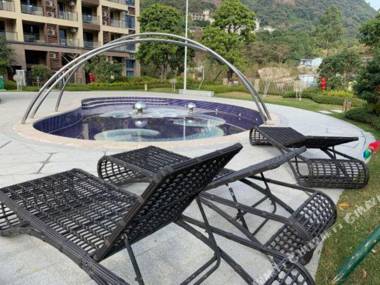 Golden Leaf Mid-hill Spa Apartment