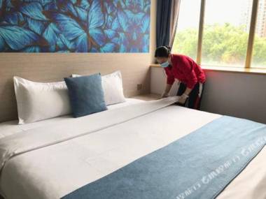 Lan Mei Kuai Jie Jiu Dian (Guang Zhou Cong Hua Qi Che Zhan Dian )