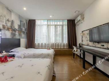 Xin Zai Xian Jiu Dian Guang Zhou Dong Xiao Nan Di Tie Zhan Dian