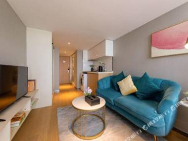 Calman Apartment (Guangzhou Fangcun Metro Station)