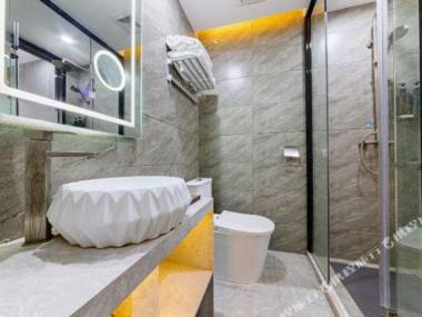 Jinsheng Hotel (Guangzhou Xiancun Metro Station)