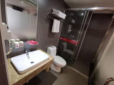 Thank Inn Hotel Jiangxi Ganzhou Huichang County Tongluowan Square