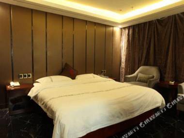 Luzhou Yinghao Holiday Hotel