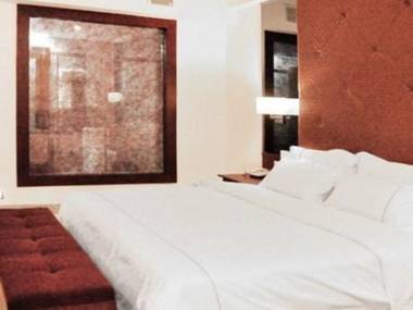 V.crown Holiday Hotel