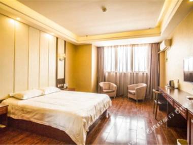 Ru Jia Rui Bo Yun Jiu Dian (Xia Jin De Bai Guang Chang Dian )