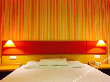 Home Inn · NEO (Yalu River Railway Station Store Chaohan Style Street Dandong)