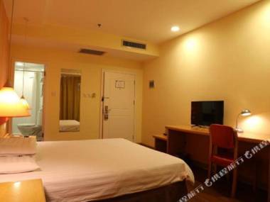 Home Inn · NEO (Yalu River Railway Station Store Chaohan Style Street Dandong)