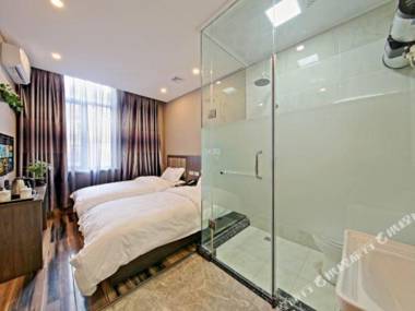 Qinglv Business Hotel