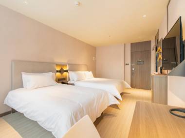 Hanting Hotel Dalian Railway Station Light Rail Station